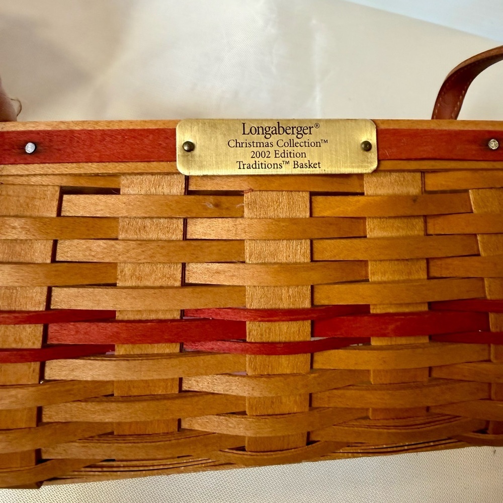 Longaberger Hand Woven Basket with Liner; Excellent condition - Picture 7 of 11